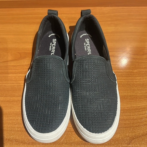 SPERRY Women’s Slip On Sneakers Black & White Size 7 Brand New Without Tags - Picture 2 of 11